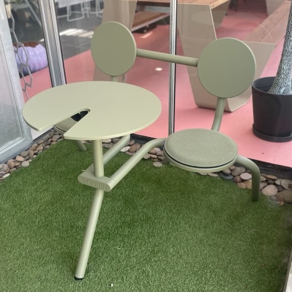 Extremis Bistroo - showmodel Reed Green Extremis Bistroo - showmodel Reed Green