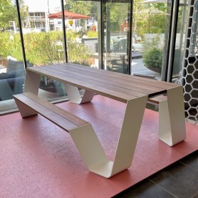 Extremis Hopper picnic 240cm - Iroko blad en aluminium frame - showmodel Extremis Hopper picnic 240cm - Iroko blad en aluminium frame - showmodel