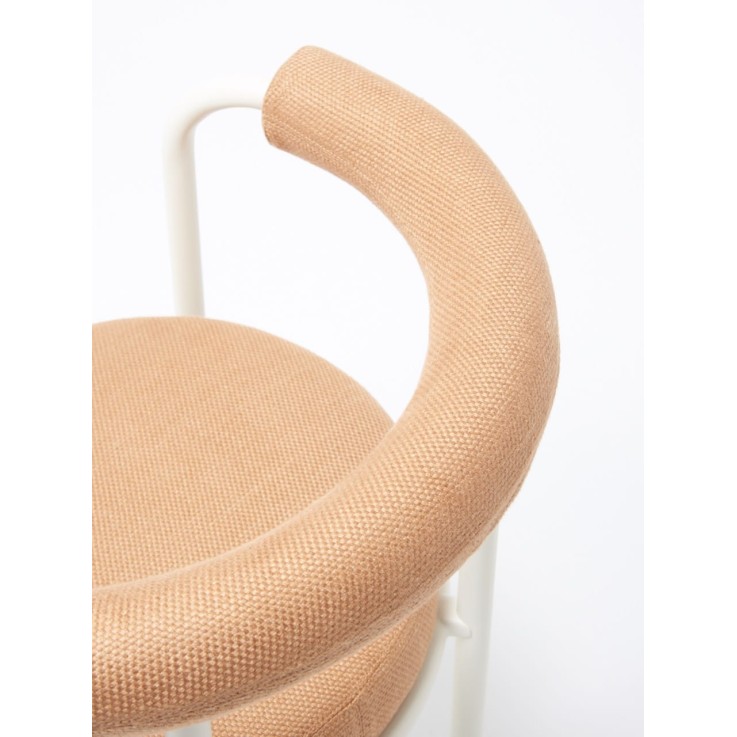 Fast Roè tuinstoel met armleuning met cilindervormig rugkussen