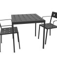 Hay Balcony vierkante tafel 75x76cm met 2 armchairs - antraciet Hay Balcony vierkante tafel 75x76cm met 2 armchairs - antraciet