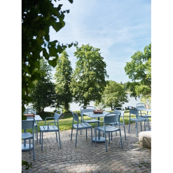 Muuto Linear café tuintafel 70 cm Scandinavisch design