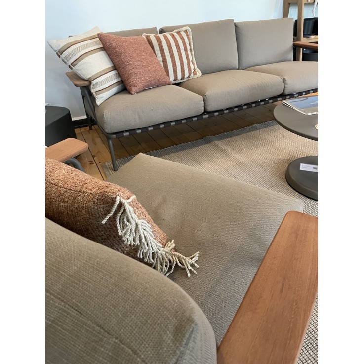 Muuto Settle 3-zits loungebank, Settle loungestoel en Linear Ø70cm salontafel - showmodellen Muuto Settle 3-zits loungebank, Settle loungestoel en Linear Ø70cm salontafel - showmodellen