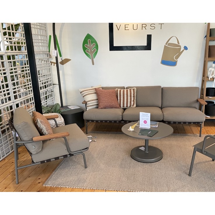 Muuto Settle 3-zits loungebank, Settle loungestoel en Linear Ø70cm salontafel - showmodellen Muuto Settle 3-zits loungebank, Settle loungestoel en Linear Ø70cm salontafel - showmodellen
