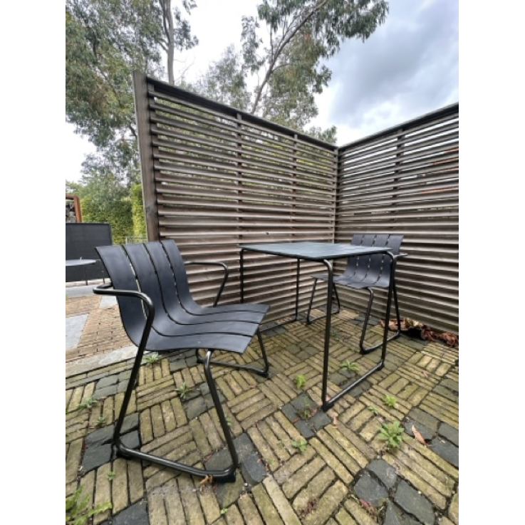 Mater ocean set - zwart - 2 stoelen en een tafel Mater ocean set - zwart - 2 stoelen en een tafel
