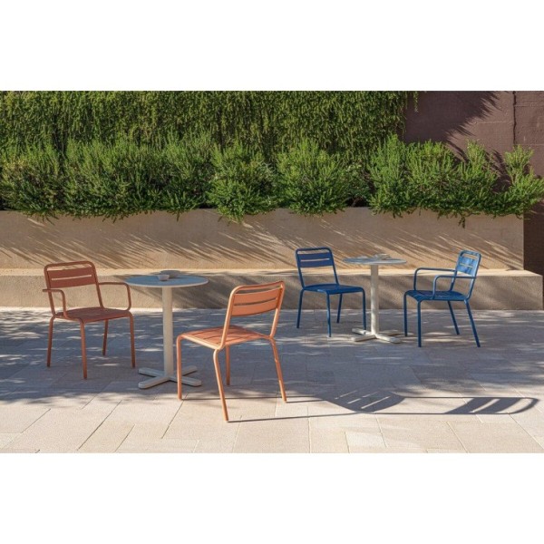 Emu Star Tuinstoel met Armleuning - Maple Red - 1 stuk Emu Star Tuinstoel met Armleuning - Maple Red - 1 stuk